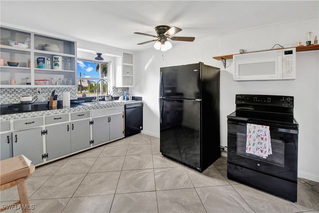 101 Pago Pago DR E, Naples, FL 34113