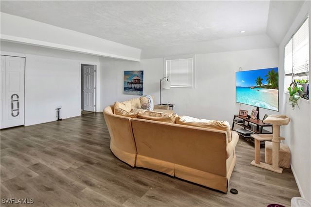 101 Pago Pago DR E, Naples, FL 34113