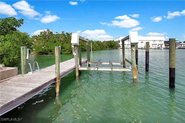 101 Pago Pago DR E, Naples, FL 34113