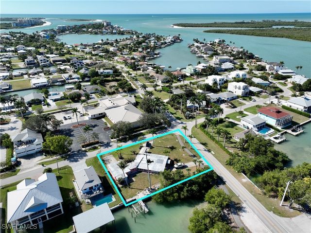 101 Pago Pago DR E, Naples, FL 34113