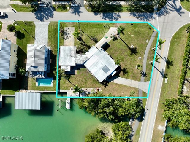 101 Pago Pago DR E, Naples, FL 34113