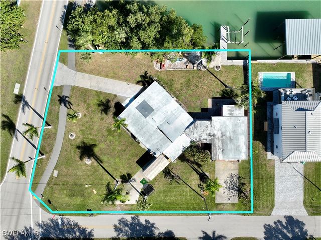 101 Pago Pago DR E, Naples, FL 34113