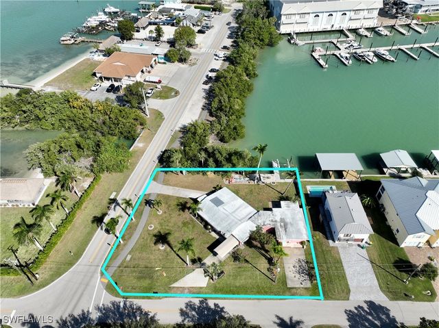 101 Pago Pago DR E, Naples, FL 34113