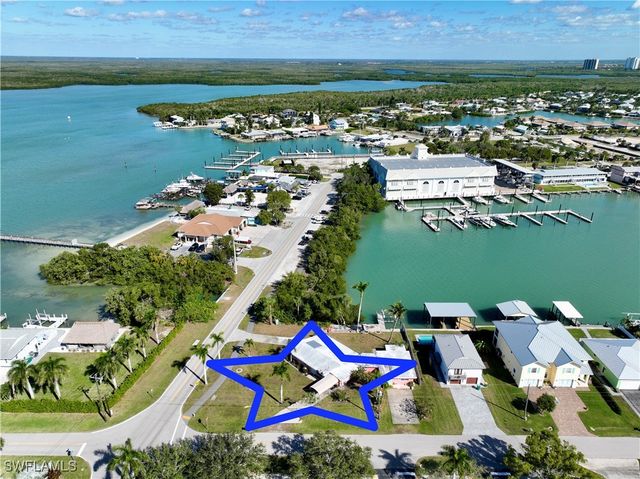 101 Pago Pago DR E, Naples, FL 34113