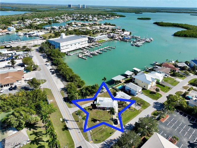 101 Pago Pago DR E, Naples, FL 34113