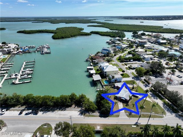 101 Pago Pago DR E, Naples, FL 34113