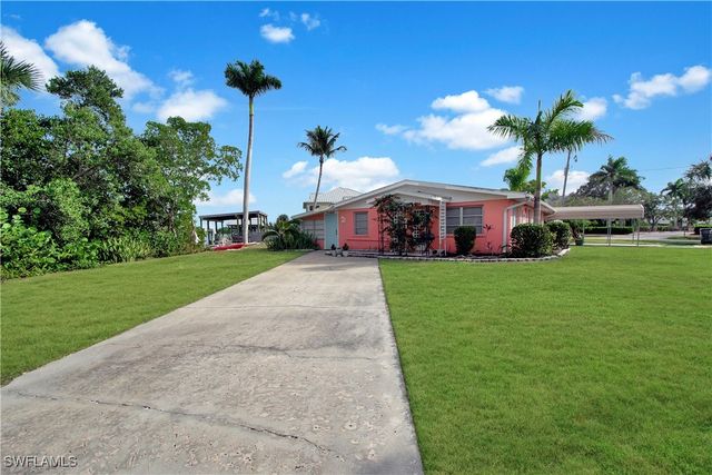 101 Pago Pago DR E, Naples, FL 34113