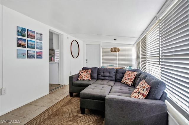 101 Pago Pago DR E, Naples, FL 34113