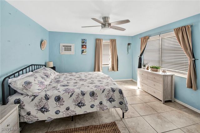 101 Pago Pago DR E, Naples, FL 34113