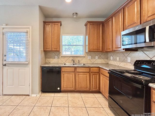 6631 Hartnet, Converse, TX 78109