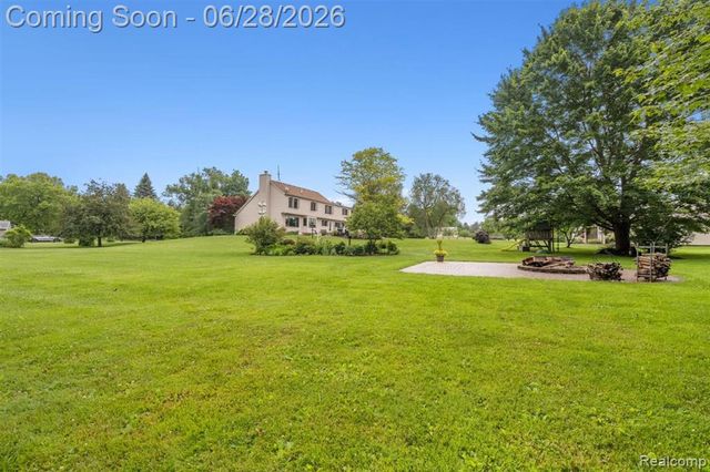 125 Olde Franklin Drive, Howell, MI 48855
