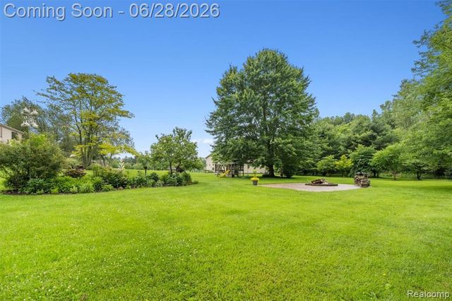 125 Olde Franklin Drive, Howell, MI 48855