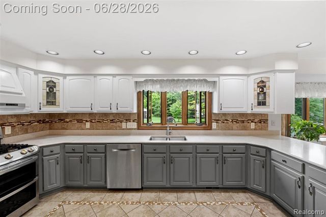 125 Olde Franklin Drive, Howell, MI 48855