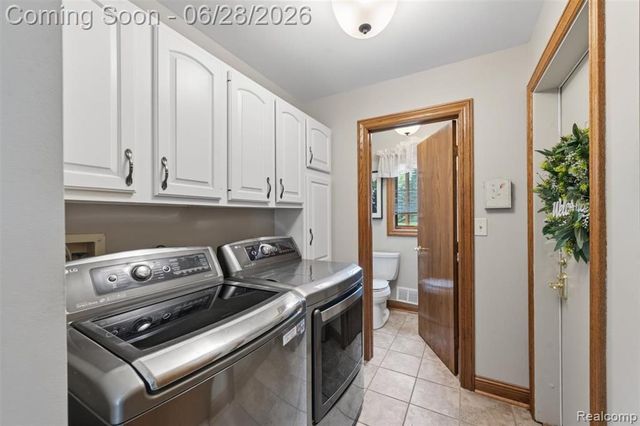 125 Olde Franklin Drive, Howell, MI 48855