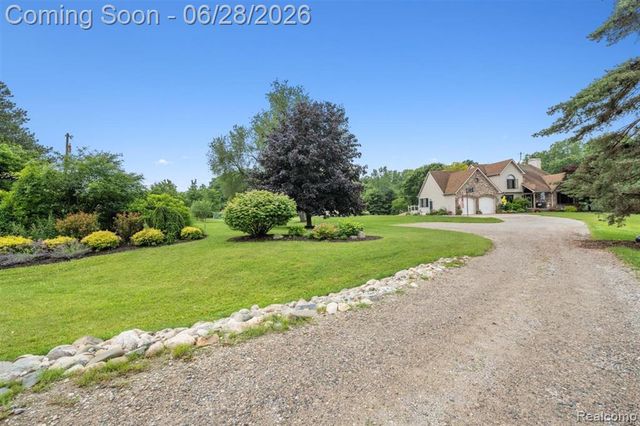 125 Olde Franklin Drive, Howell, MI 48855