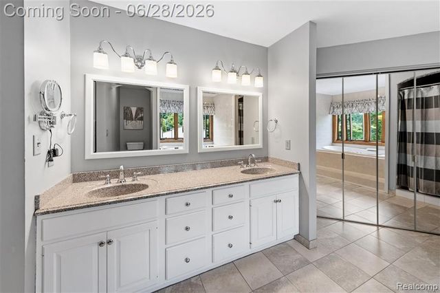 125 Olde Franklin Drive, Howell, MI 48855