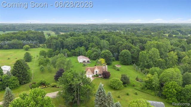 125 Olde Franklin Drive, Howell, MI 48855