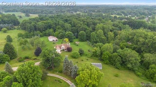 125 Olde Franklin Drive, Howell, MI 48855