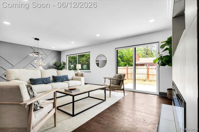 20200 Brookshire Street, Southfield, MI 48076
