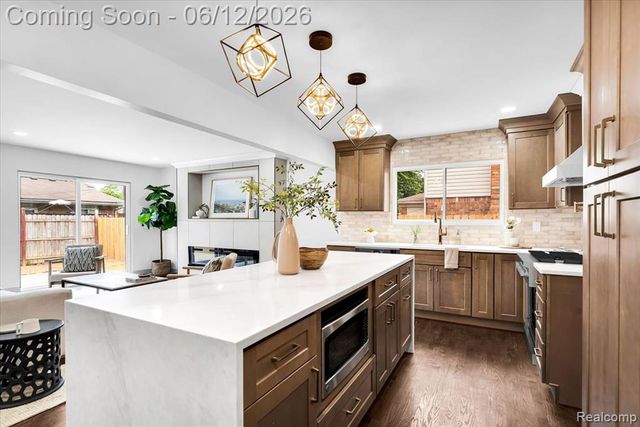 20200 Brookshire Street, Southfield, MI 48076