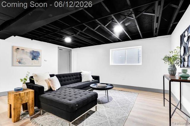 20200 Brookshire Street, Southfield, MI 48076