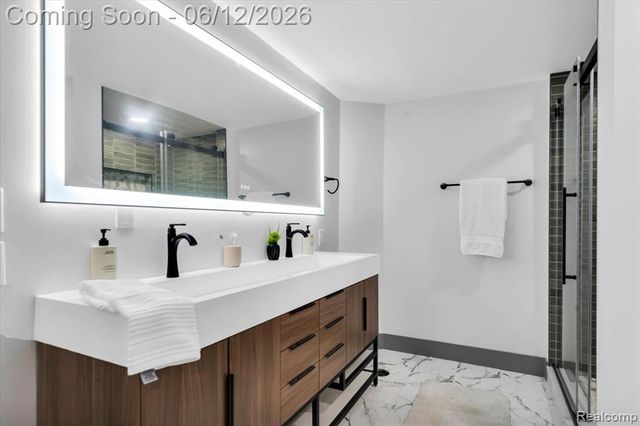 20200 Brookshire Street, Southfield, MI 48076