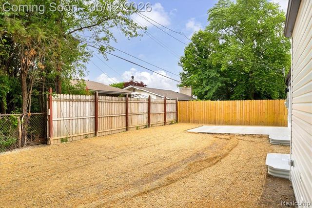20200 Brookshire Street, Southfield, MI 48076