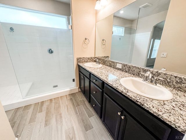 2025 Madeline Drive, Hanford, CA 93230