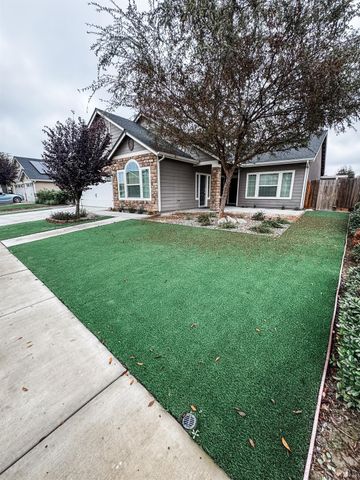 2025 Madeline Drive, Hanford, CA 93230