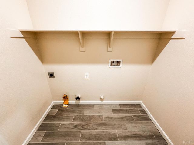 2025 Madeline Drive, Hanford, CA 93230