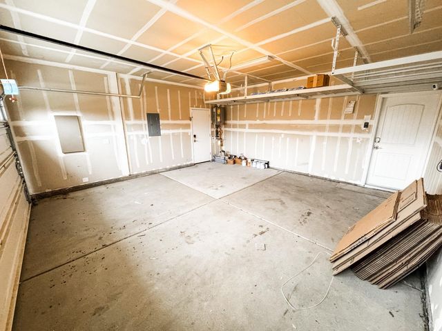 2025 Madeline Drive, Hanford, CA 93230