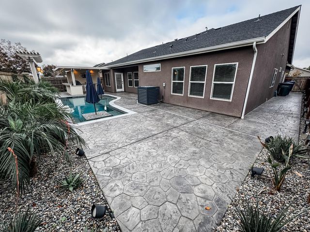 2025 Madeline Drive, Hanford, CA 93230