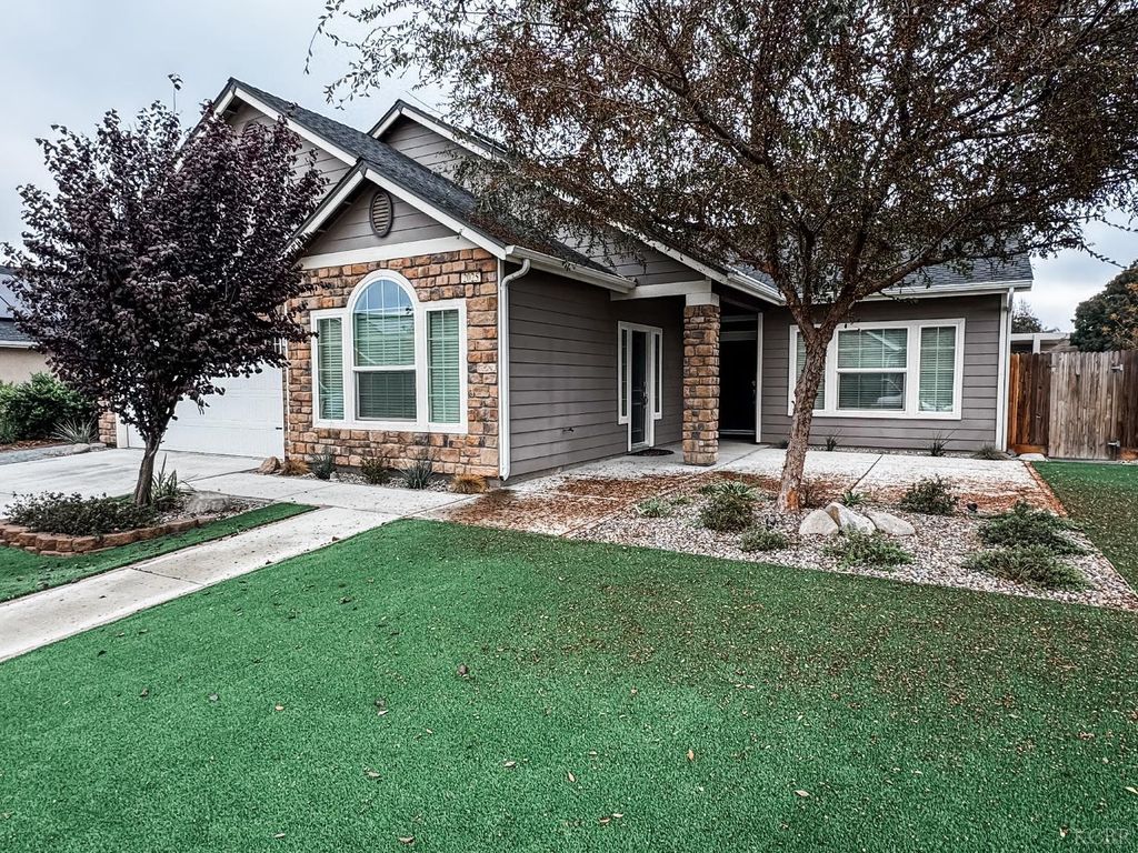 2025 Madeline Drive, Hanford, CA 93230