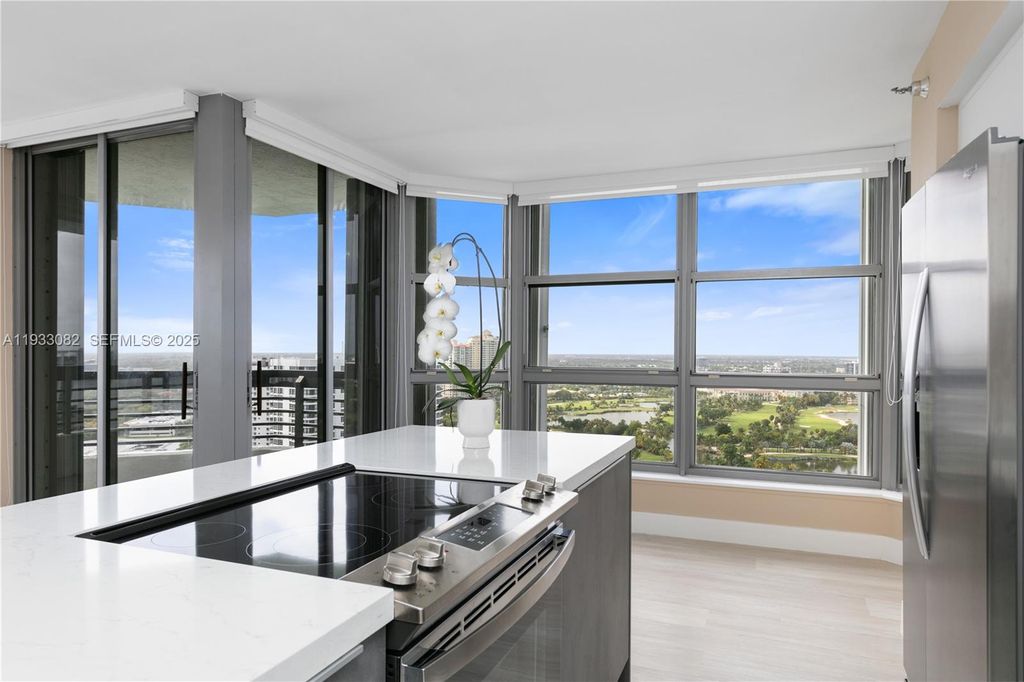Image 14 of property listing at 3500 Mystic Pointe Dr 2603, Aventura, FL 33180
