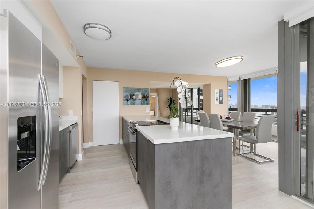 Image 15 of property listing at 3500 Mystic Pointe Dr 2603, Aventura, FL 33180