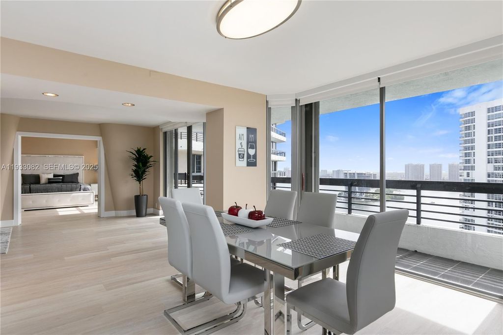 Image 16 of property listing at 3500 Mystic Pointe Dr 2603, Aventura, FL 33180