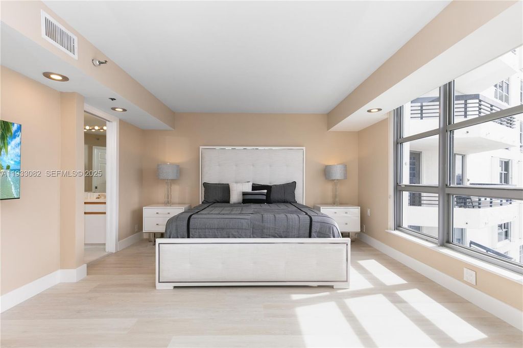 Image 19 of property listing at 3500 Mystic Pointe Dr 2603, Aventura, FL 33180