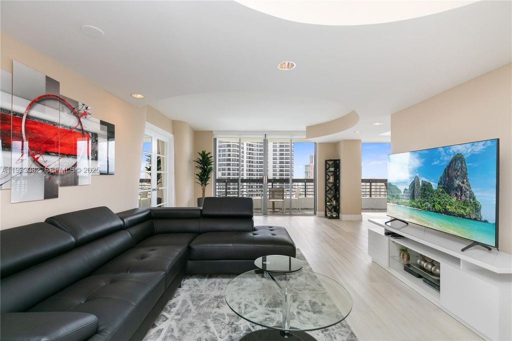 Image 2 of property listing at 3500 Mystic Pointe Dr 2603, Aventura, FL 33180