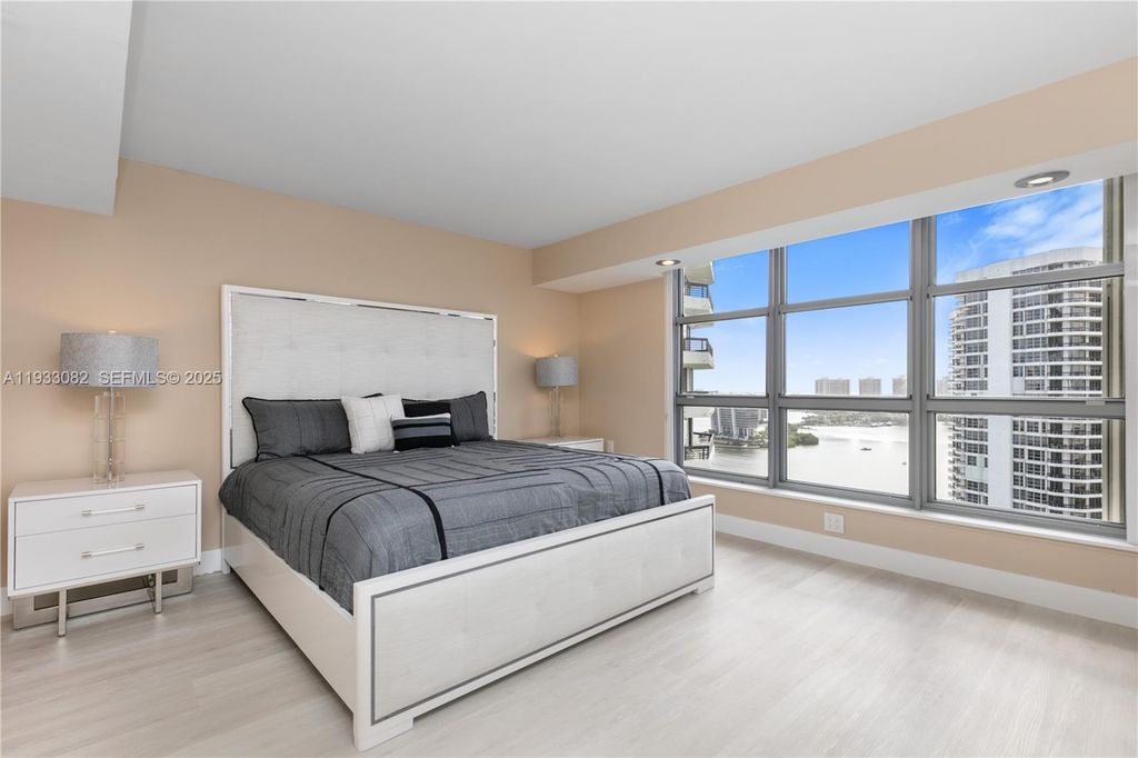 Image 20 of property listing at 3500 Mystic Pointe Dr 2603, Aventura, FL 33180