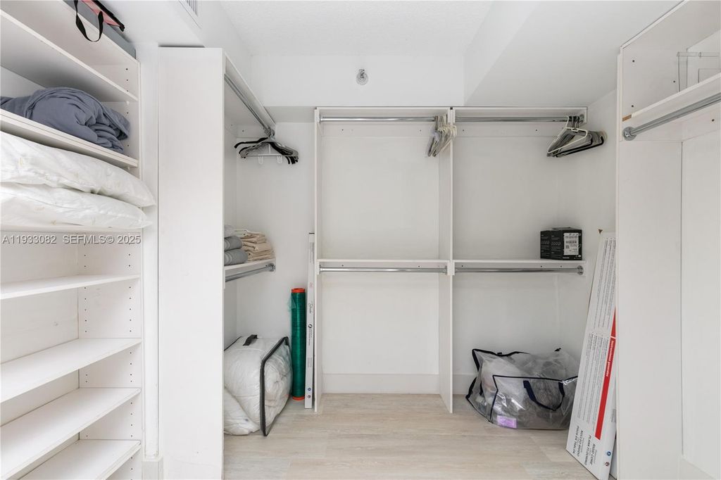 Image 22 of property listing at 3500 Mystic Pointe Dr 2603, Aventura, FL 33180