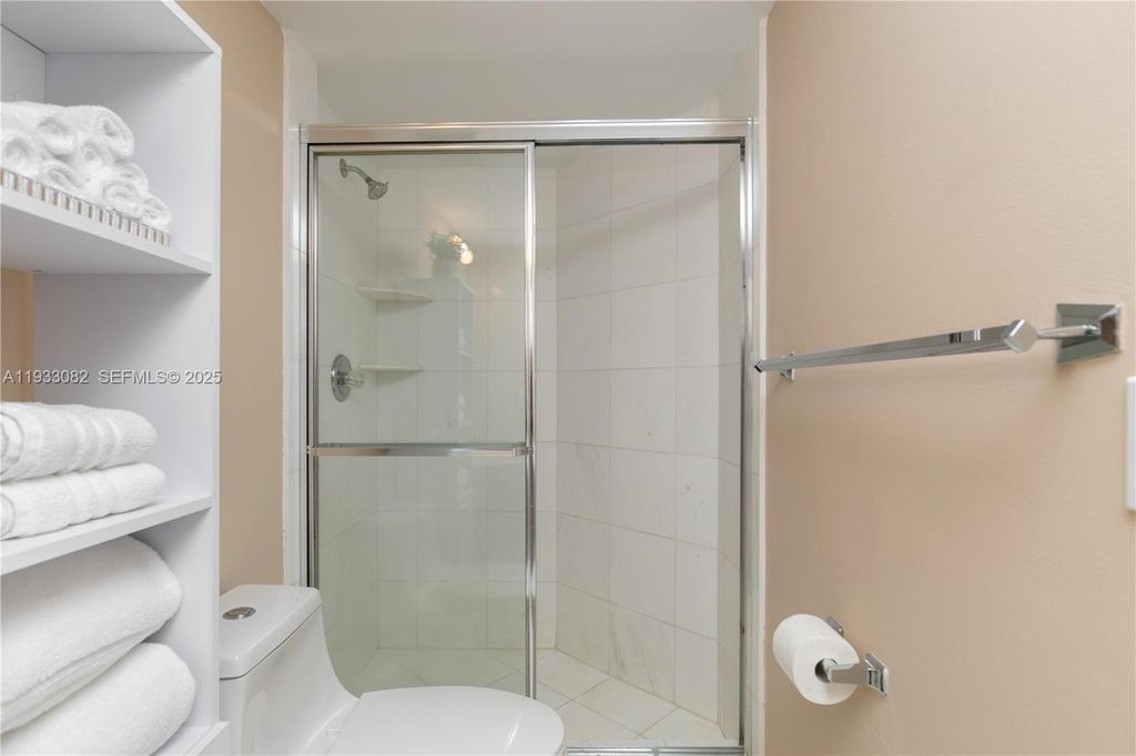 Image 29 of property listing at 3500 Mystic Pointe Dr 2603, Aventura, FL 33180