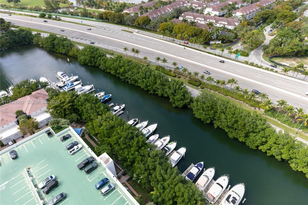 Image 38 of property listing at 3500 Mystic Pointe Dr 2603, Aventura, FL 33180