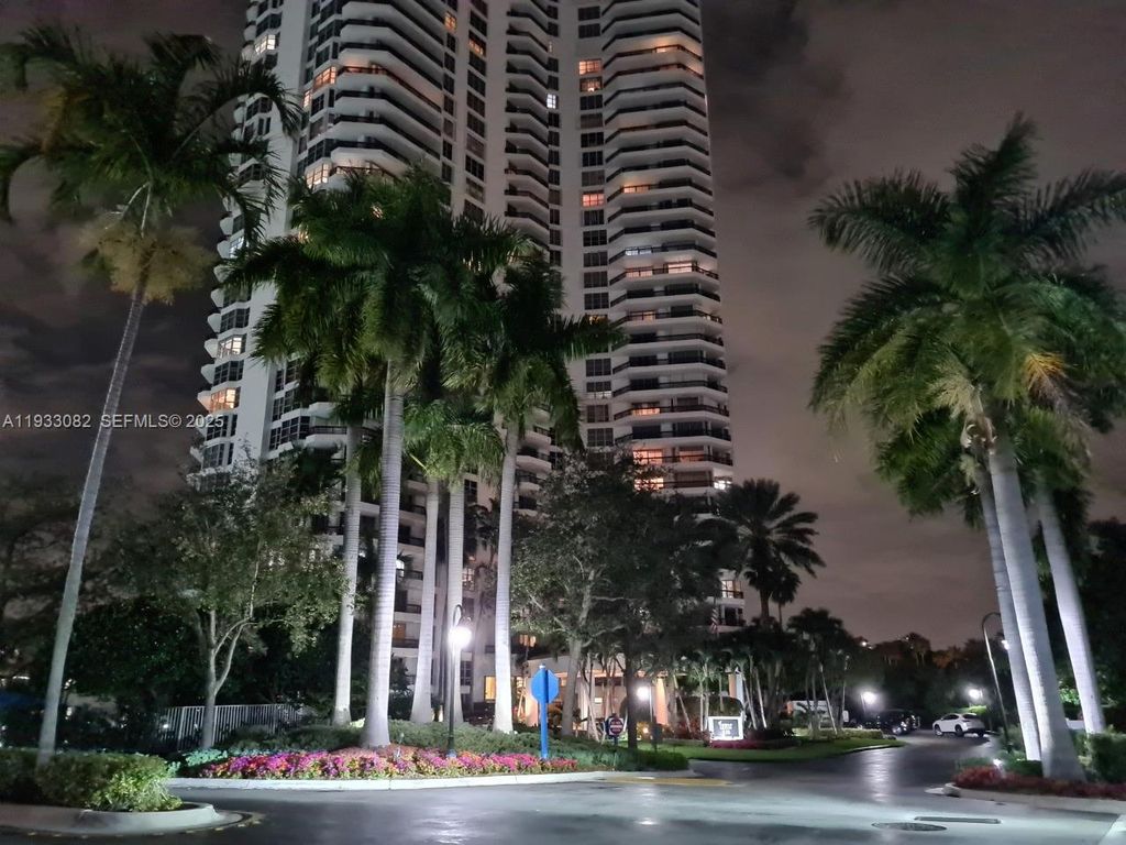 Image 51 of property listing at 3500 Mystic Pointe Dr 2603, Aventura, FL 33180