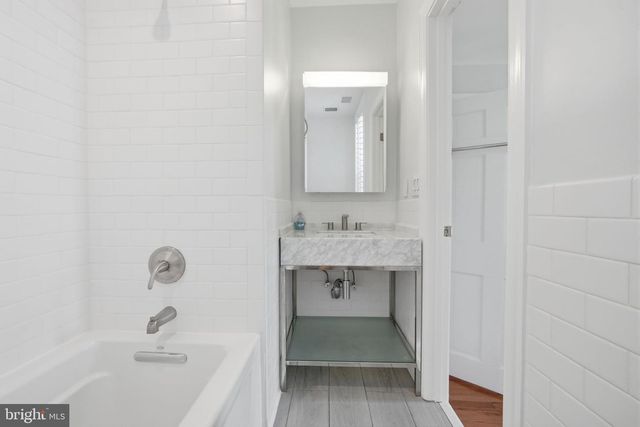 1430 SWANN ST NW, Washington, DC 20009