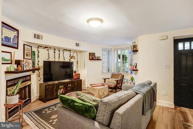 1430 SWANN ST NW, Washington, DC 20009