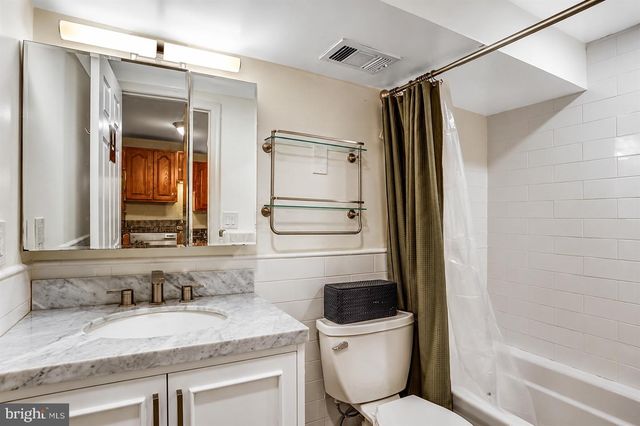 1430 SWANN ST NW, Washington, DC 20009