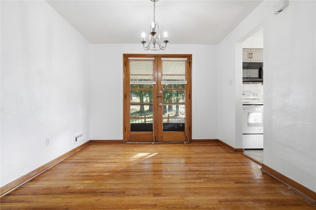 2055 Washington Rd, Upper St Clair, PA 15241