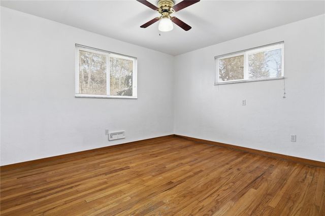 2055 Washington Rd, Upper St Clair, PA 15241