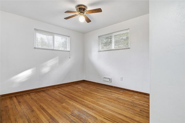 2055 Washington Rd, Upper St Clair, PA 15241