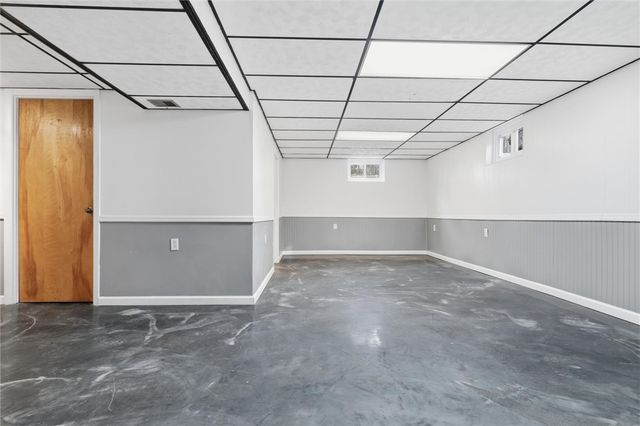 2055 Washington Rd, Upper St Clair, PA 15241